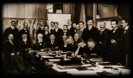 Vignette de la vidéo échoscientifique "Albert Einstein a-t-il plagié les travaux d’Henri Poincaré sur la relativité restreinte ?"